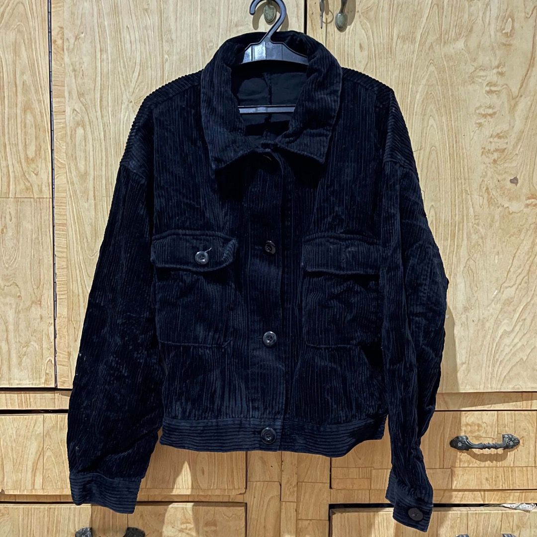 Black Corduroy Button-Up Jacket with Pockets (Category: Coats, Jackets and Outerwear) located in Antipolo. Submitted by annedeclutterss (Listing ID 1469465123, Image 1). Description: - Color: Black - Material: Thick, textured corduroy fabric - Design: Classic collar, front button closures, and button cuffs - Pockets: Dual chest flap pockets - Fit: Trendy cropped length.