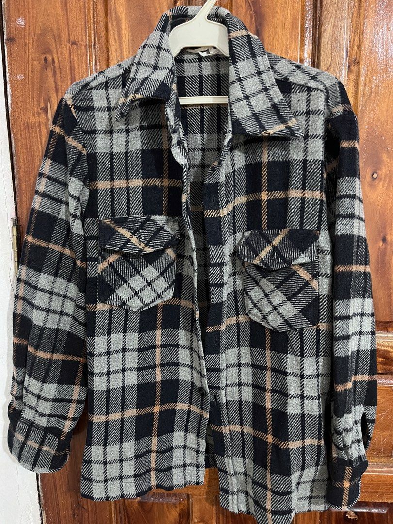 Black Grey Plaid Flannel Shirt Button Up Heavy (Category: Tshirts & Polo Shirts ) located in Baguio. Submitted by gbwardrobe (Listing ID 1469423968, Image 1). Description: .