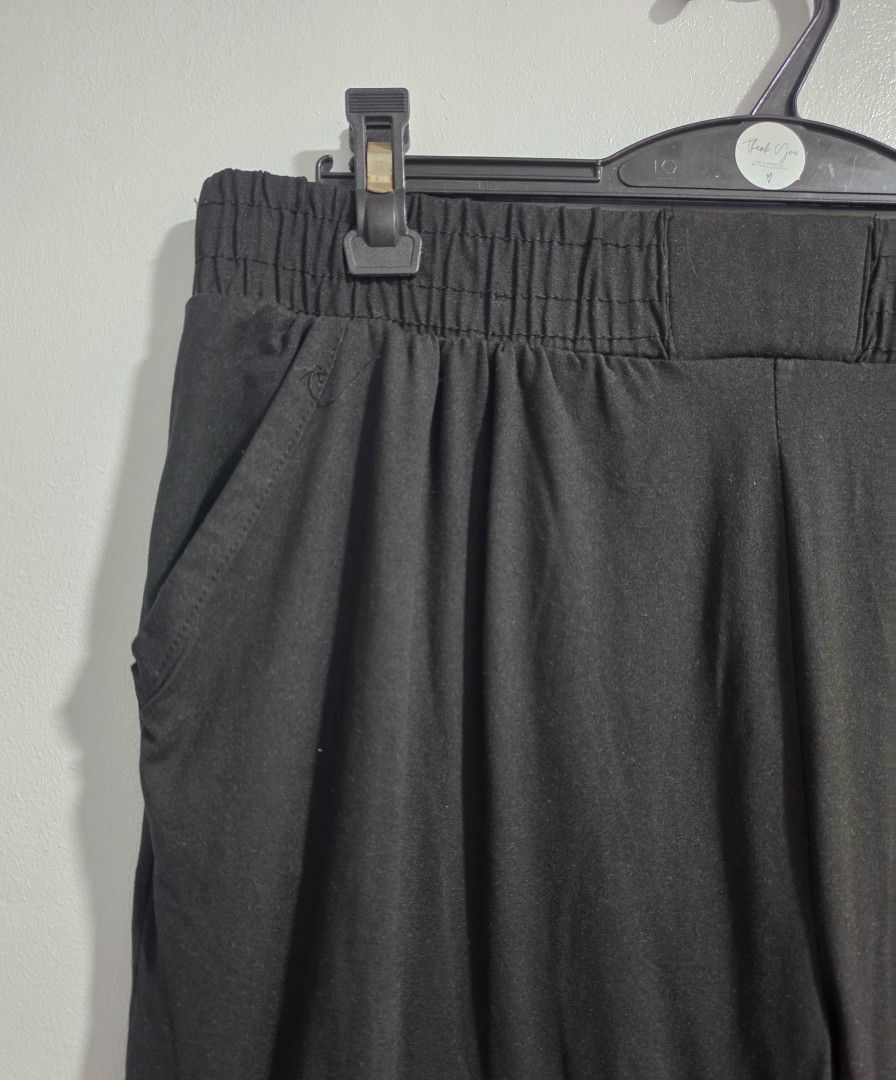 Black Jogger Pants Casual (Category: Joggers) located in Paranaque City. Submitted by franinnashop (Listing ID 1469453477, Image 3). Description: Declutter - Color: Versatile black - Fit & Comfort: Elastic waistband with comfy cuffed ankles - Features: Practical side pockets - Measurements: Waist 29-40 inches | Length 38 inches | Inseam 27 inches - Best for: Lounging, working out, or running daily errands - Styling: Pairs effortlessly with tees a