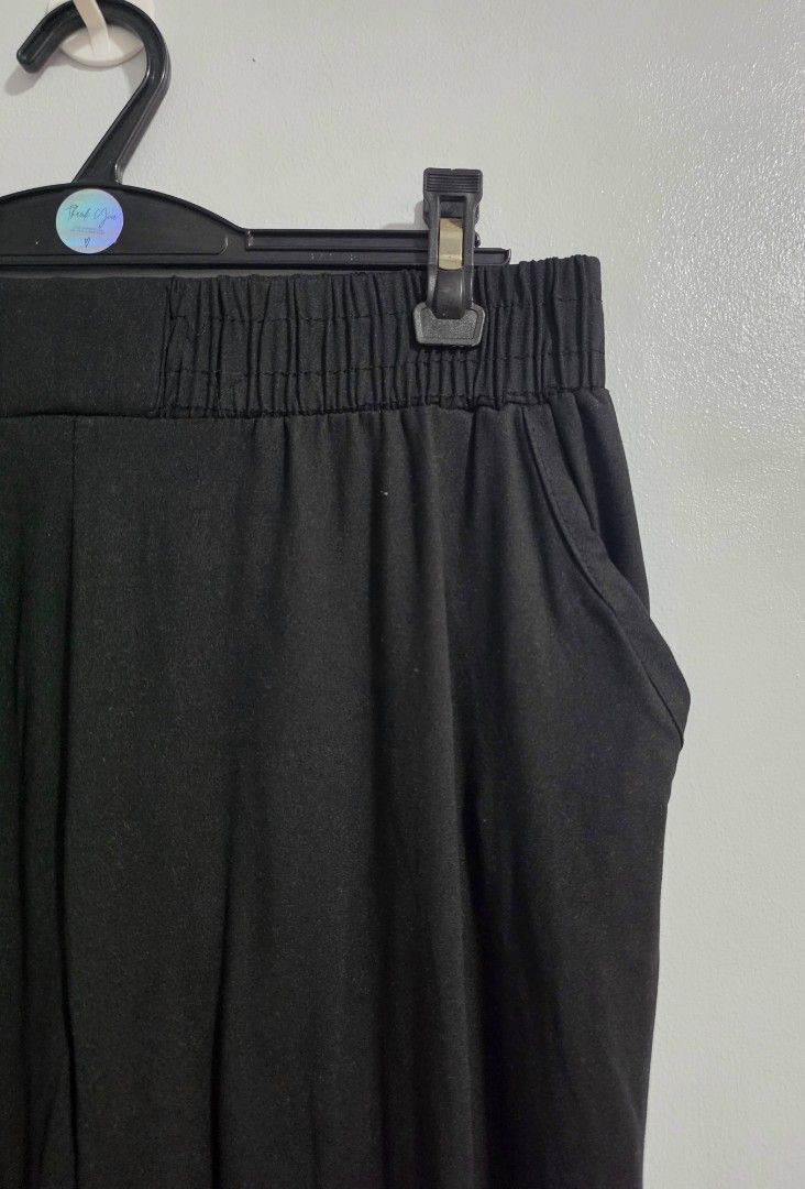 Black Jogger Pants Casual (Category: Joggers) located in Paranaque City. Submitted by franinnashop (Listing ID 1469453477, Image 2). Description: Declutter - Color: Versatile black - Fit & Comfort: Elastic waistband with comfy cuffed ankles - Features: Practical side pockets - Measurements: Waist 29-40 inches | Length 38 inches | Inseam 27 inches - Best for: Lounging, working out, or running daily errands - Styling: Pairs effortlessly with tees a