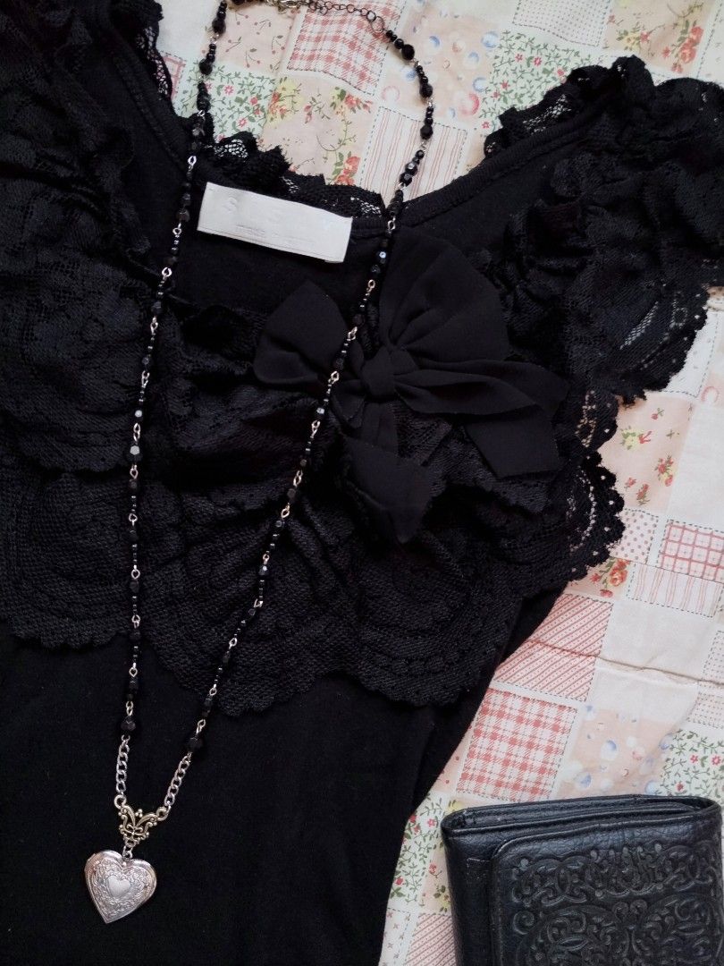 Black Lace Gothic tanktop (Category: Sleeveless) located in Cebu City. Submitted by thrift_with_anjel (Listing ID 1469526419, Image 2). Description: ❀.ೃ࿔Black lace tanktop.ೃ࿔* 🌹Brand: Sisay 🌸Bust: 32-60 🌸Waist: 28-58 🌷Mine: 399(AU).