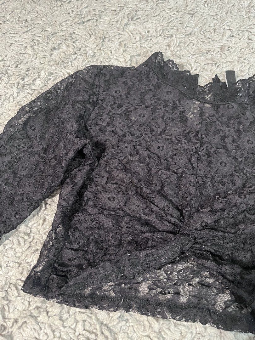black laced-sleeveless cropped top (Category: Longsleeves) located in Davao. Submitted by fromadollscloset (Listing ID 1469433117, Image 2). Description: [READ MY BIO FIRST!] ⭐️ description ⭐️ - has bell-sleeved ends! - would need an inner to wear - used once for a shoot.