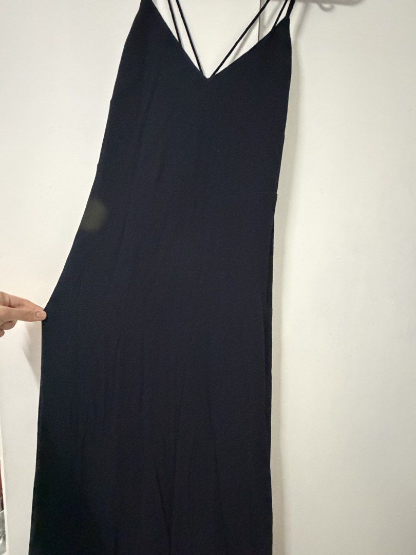 Black long dress (Category: Dresses) located in Pasig City. Submitted by bonniebuys_23 (Listing ID 1469548217, Image 3). Description: Pic is just an inspo the dress has no tag :) .