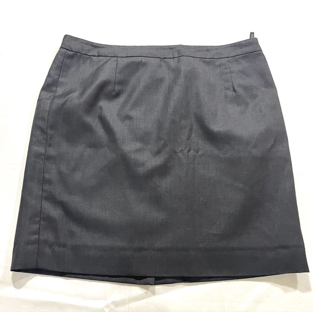 Black Office Formal Skirt (Category: Skirts) located in Makati City. Submitted by pepperstoremerch (Listing ID 1469496390, Image 1). Description: Unbranded Black Office Formal Skirt With lining Size Small Preloved, good condition Please see pictures D0113 P261021R10C10.