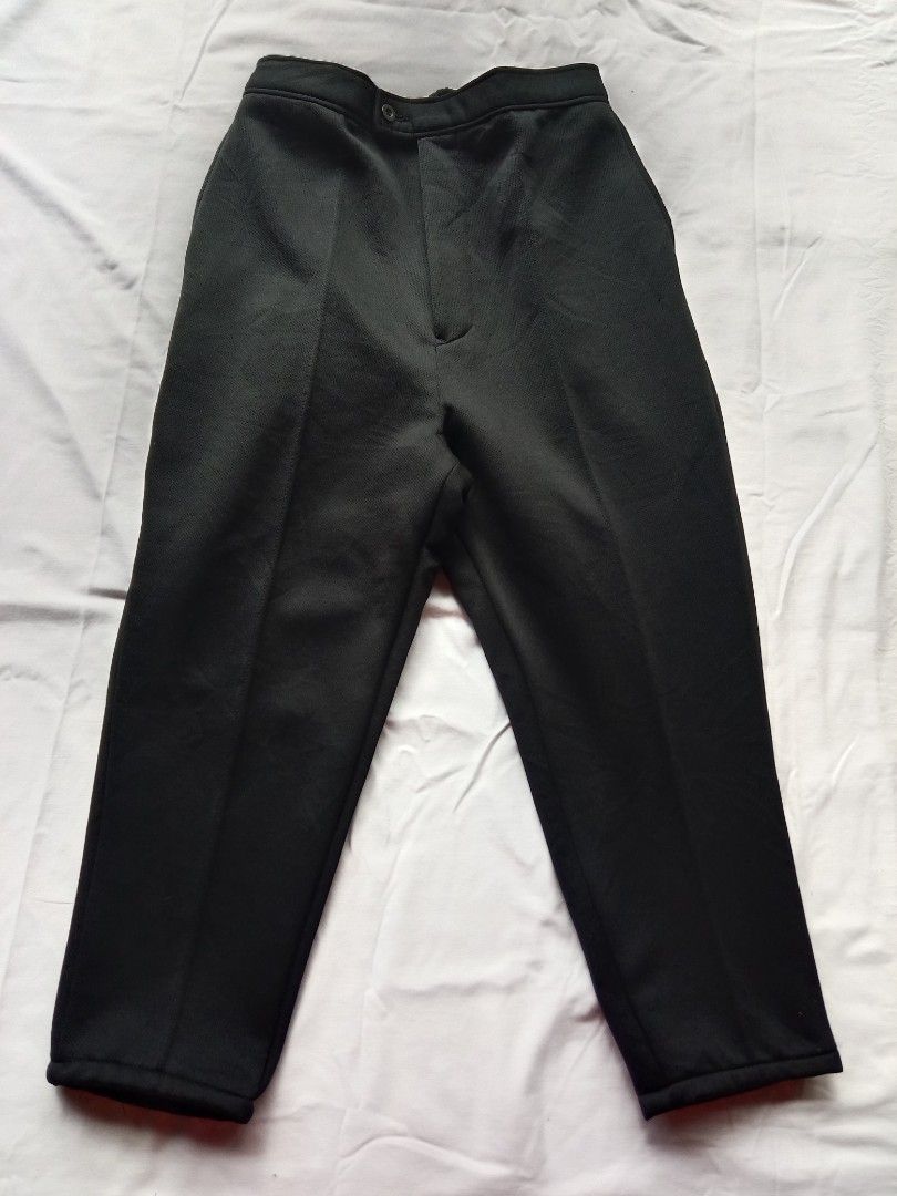 black pants (Category: Other Bottoms) located in Bontoc. Submitted by irene_banganan (Listing ID 1469459636, Image 1). Description: black pants (sweat pant material inside) waist: 30" | length: 35" fits small to medium parang pangformal pants ang outside vibe makapal, no stretch no flaws, excellent condition.