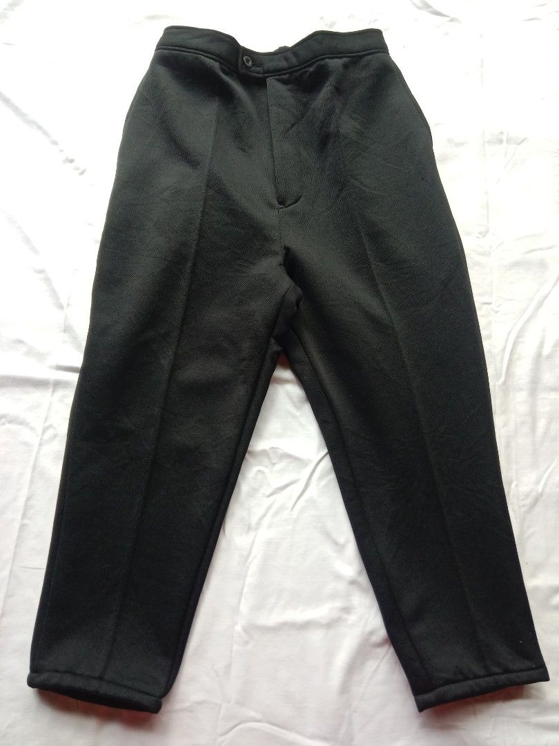 black pants (Category: Other Bottoms) located in Bontoc. Submitted by irene_banganan (Listing ID 1469459636, Image 2). Description: black pants (sweat pant material inside) waist: 30" | length: 35" fits small to medium parang pangformal pants ang outside vibe makapal, no stretch no flaws, excellent condition.