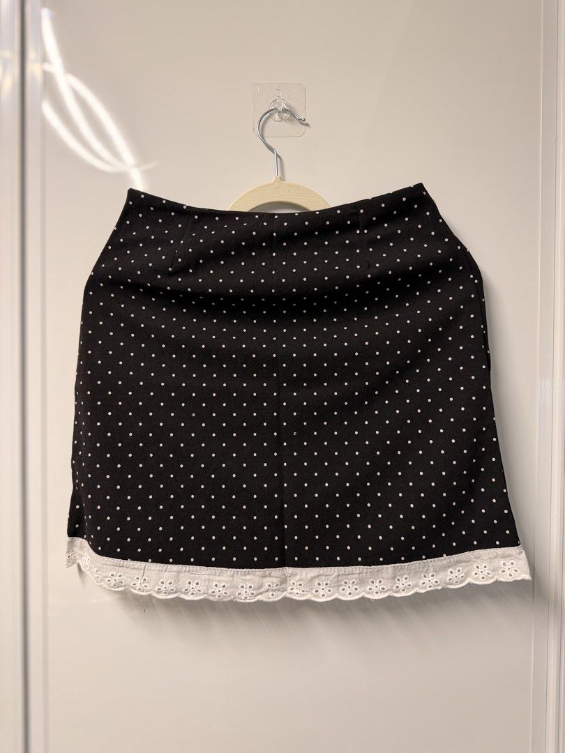 Black Polka Dots skirt (Category: Skirts) located in Manila. Submitted by signatureessentialsph (Listing ID 1469558590, Image 1). Description: Color Black Size: Medium, Large, XLarge, 2XL Dm if interested .