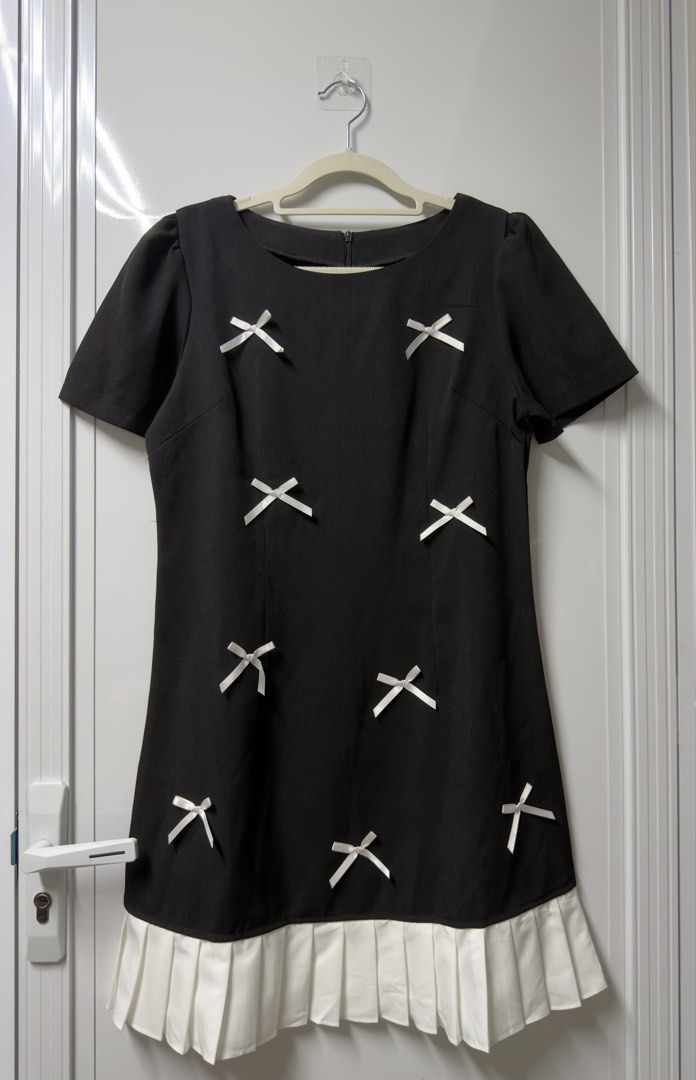 Black Ribbon Dress (Category: Dresses) located in Manila. Submitted by signatureessentialsph (Listing ID 1469556157, Image 1). Description: Color: Black Size: Small-Medium Dm if interested Tiktok Check out Lalamove.