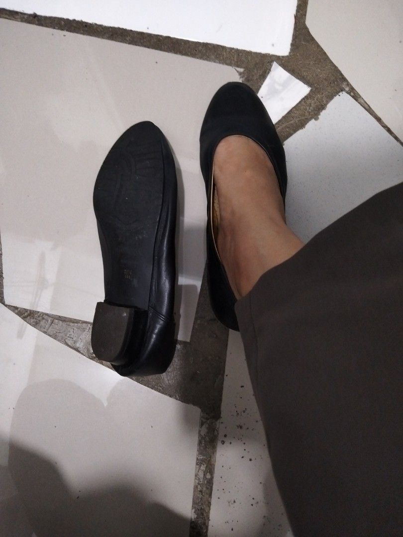 Black Sandals (Category: Sandals) located in El Salvador. Submitted by francheskaukayukay (Listing ID 1469458375, Image 3). Description: .
