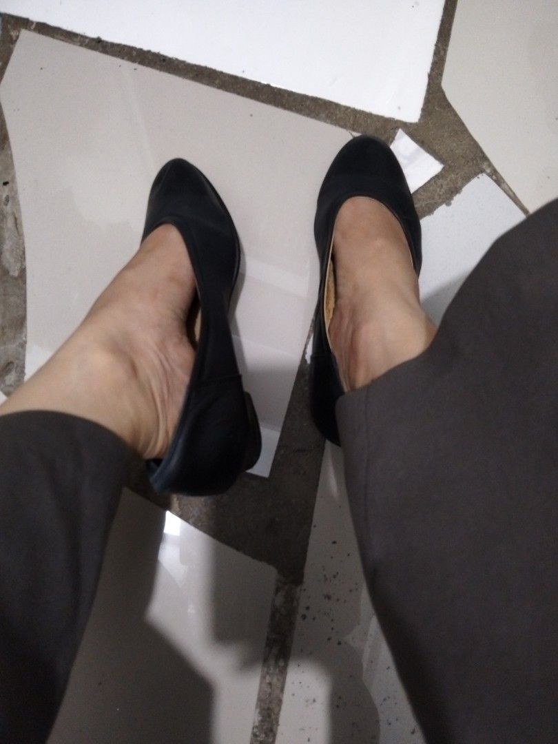 Black Sandals (Category: Sandals) located in El Salvador. Submitted by francheskaukayukay (Listing ID 1469458375, Image 2). Description: .