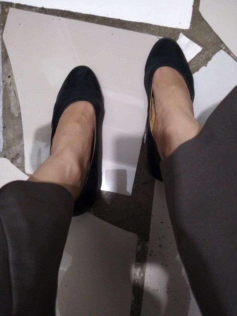 Black Sandals (Category: Sandals) located in El Salvador. Submitted by francheskaukayukay (Listing ID 1469458375, Image 1). Description: .