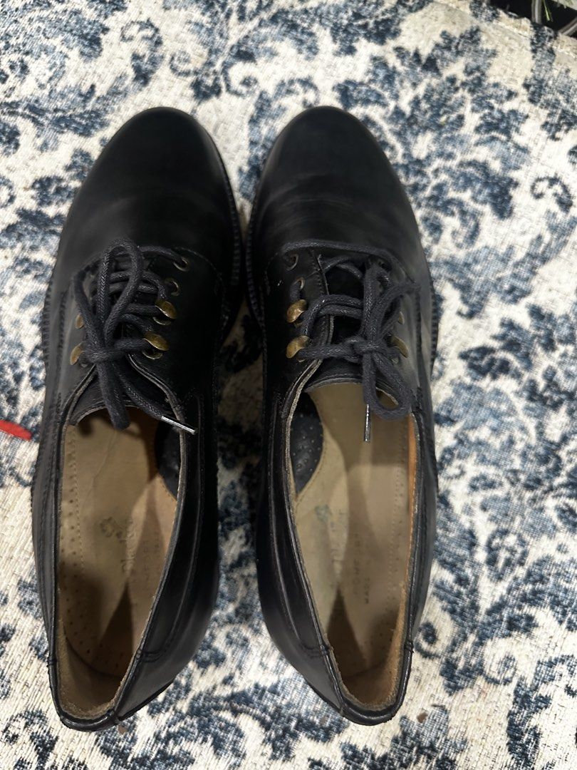 Black shoes (Category: Casual Shoes) located in Quezon City. Submitted by nhamaq (Listing ID 1469571031, Image 2). Description: 👞 FOR SALE: STANLEY BLACKER MEN’S LEATHER SHOES 🇮🇹 💰 Selling Price: ₱1,500 (Negotiable) ✨ Authentic Italian-Made Leather Shoes Classic, stylish, and timeless! Perfect for gentlemen looking for quality leather footwear for office wear, formal occasions, church, or smart-casual outfits. PRODUCT DETAILS: * Brand: Stanle