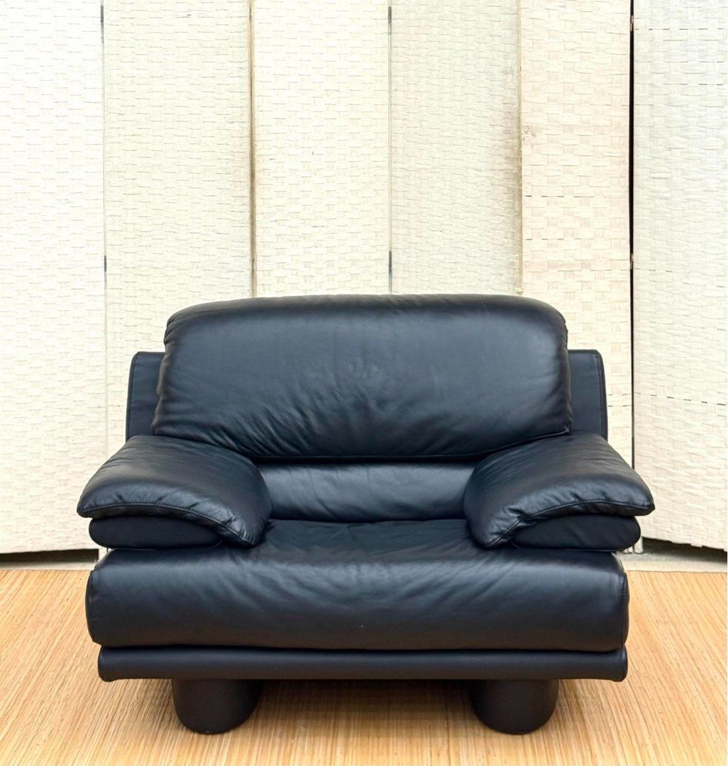 Black Single Leather Sofa (Category: Sofas) located in Manila. Submitted by elliefurnies31 (Listing ID 1469507630, Image 1). Description: JAPAN SURPLUS SINGLE BLACK LEATHER SOFA IN GOOD CONDITION SIZE: 16H x 49L x 34.5W inches.