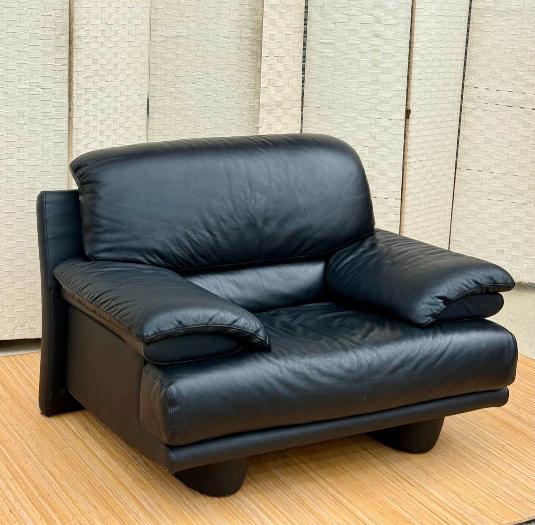 Black Single Leather Sofa (Category: Sofas) located in Manila. Submitted by elliefurnies31 (Listing ID 1469507630, Image 2). Description: JAPAN SURPLUS SINGLE BLACK LEATHER SOFA IN GOOD CONDITION SIZE: 16H x 49L x 34.5W inches.