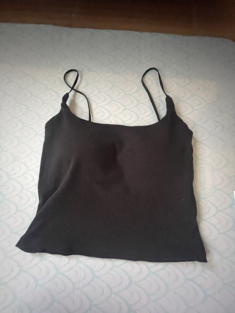 Black Sleeveless Padded Top (Category: Sleeveless) located in Marikina City. Submitted by prelovedbyshams.sy (Listing ID 1469455817, Image 1). Description: .