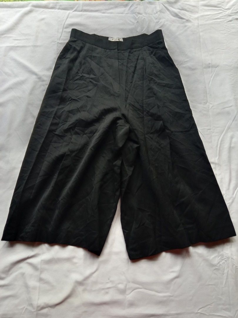 black super wide leg vintage pants (Category: Other Bottoms) located in Bontoc. Submitted by irene_banganan (Listing ID 1469458306, Image 2). Description: black super wide leg vintage pants waist: 30" | length: 30.5" quarter length parang skirt xha when worn has side pockets makapal, no stretch, well made no flaws, excellent condition.