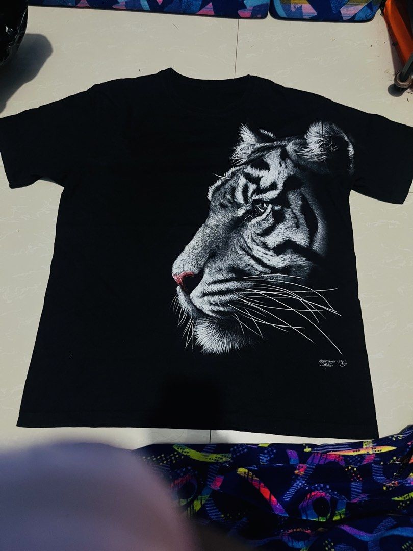 Black Tiger Graphic Print T-Shirt (Category: Shirts) located in Manila. Submitted by athan0800 (Listing ID 1469483606, Image 1). Description: - Color: Black - Material: Soft, breathable cotton - Fit: Standard crew neck - Design: Side profile tiger on the front, front-facing tiger portrait on the back - Condition: Clean graphic print with no cracking - Style: Great casual everyday tee for graphic-tee lovers.