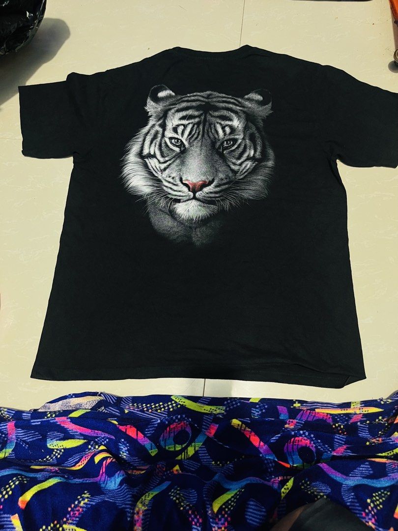 Black Tiger Graphic Print T-Shirt (Category: Shirts) located in Manila. Submitted by athan0800 (Listing ID 1469483606, Image 2). Description: - Color: Black - Material: Soft, breathable cotton - Fit: Standard crew neck - Design: Side profile tiger on the front, front-facing tiger portrait on the back - Condition: Clean graphic print with no cracking - Style: Great casual everyday tee for graphic-tee lovers.