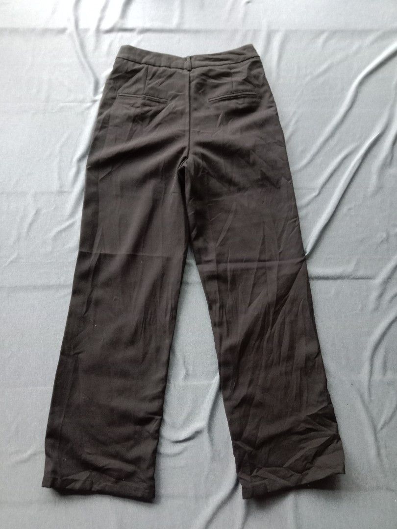 black trouser (Category: Other Bottoms) located in Bontoc. Submitted by irene_banganan (Listing ID 1469455613, Image 3). Description: black trouser waist: 27: | length: 38.5" makapal, no stretch no flaws, excellent condition.
