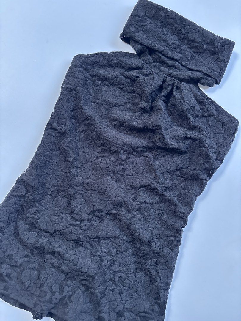 Black turtle neck lace top (Category: Others Tops) located in San Enrique. Submitted by getsthrift (Listing ID 1469528030, Image 2). Description: no issue s-m w back zipper.