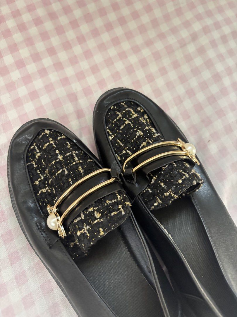 black tweed with pearl loafers (Category: Loafers) located in Manila. Submitted by iyahpreloved_ (Listing ID 1463013843, Image 2). Description: loafers black with gold and pearl design size 39 .