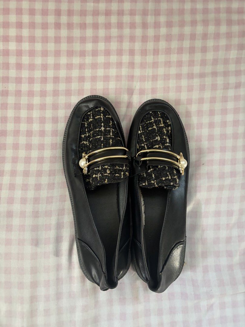 black tweed with pearl loafers (Category: Loafers) located in Manila. Submitted by iyahpreloved_ (Listing ID 1463013843, Image 1). Description: loafers black with gold and pearl design size 39 .