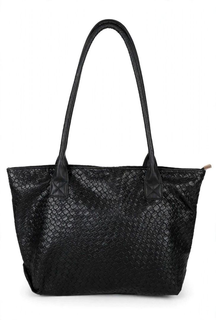 Black Woven Tote Bag Shoulder Bag (Category: Tote Bags) located in Manila. Submitted by roseannlmn66895 (Listing ID 1469427322, Image 1). Description: Black woven tote bag. Large capacity, kasya laptop / books. Malinis loob, working zipper, good condition..