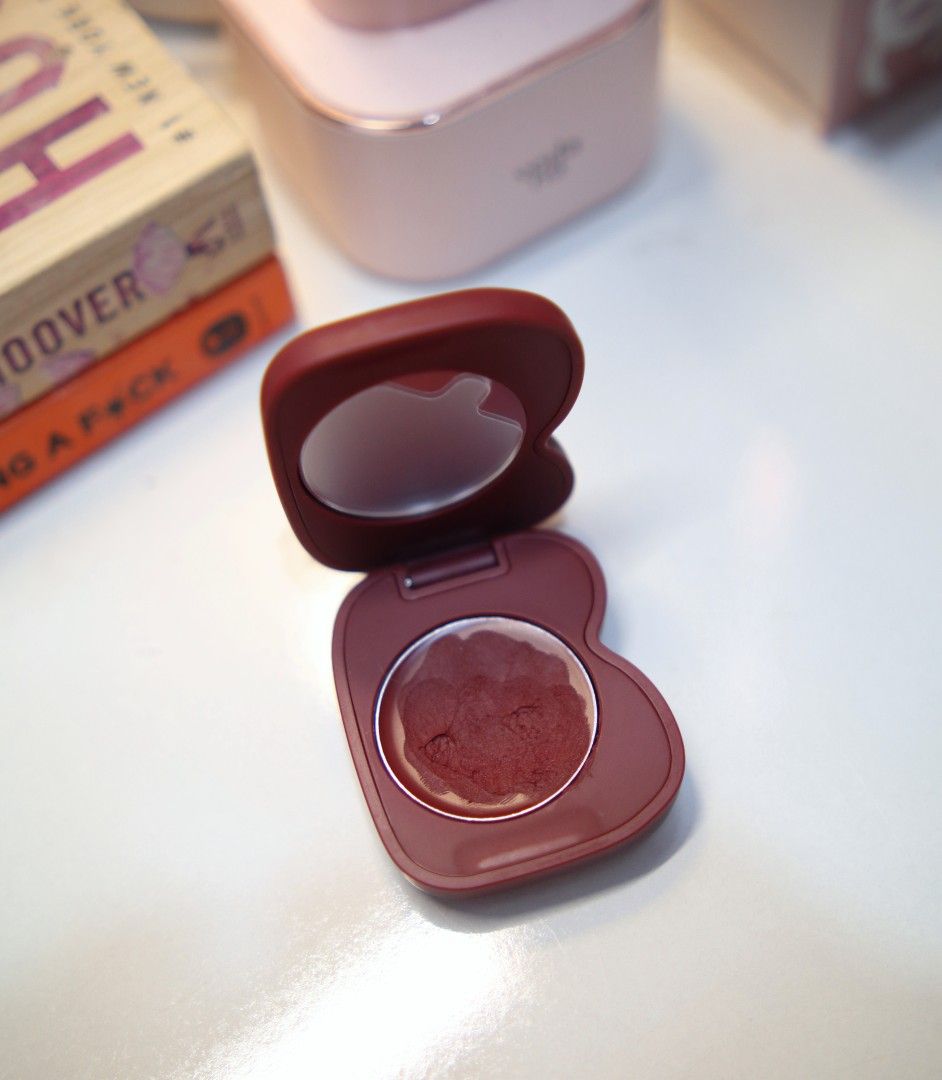 BLK Airy Mousse in Jet Set (Category: Makeup) located in Marikina City. Submitted by iamnicolefaller (Listing ID 1469429926, Image 3). Description: BLK Airy Mousse in Jet Set Used a few times (still with around 75%) Sanitized Selling for only Php150!!! Rfs: Too many blushes 📍Marikina City Mop: Bpi, gcash Sf via jnt, lala or grab.