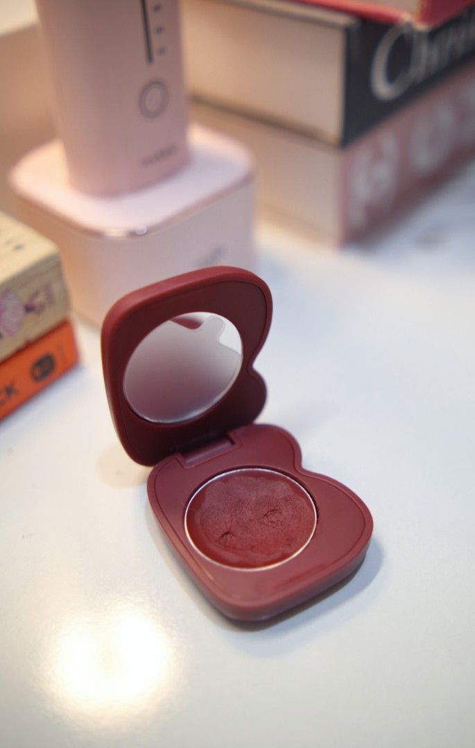 BLK Airy Mousse in Jet Set (Category: Makeup) located in Marikina City. Submitted by iamnicolefaller (Listing ID 1469429926, Image 2). Description: BLK Airy Mousse in Jet Set Used a few times (still with around 75%) Sanitized Selling for only Php150!!! Rfs: Too many blushes 📍Marikina City Mop: Bpi, gcash Sf via jnt, lala or grab.