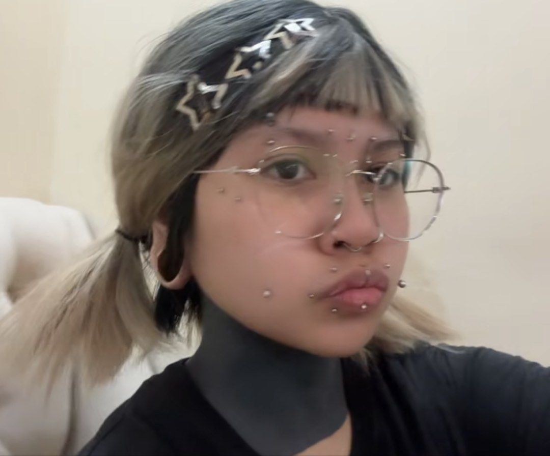 Blonde black ombre wig (Category: Hair Accessories) located in Manila. Submitted by morocopipe (Listing ID 1469553121, Image 1). Description: .