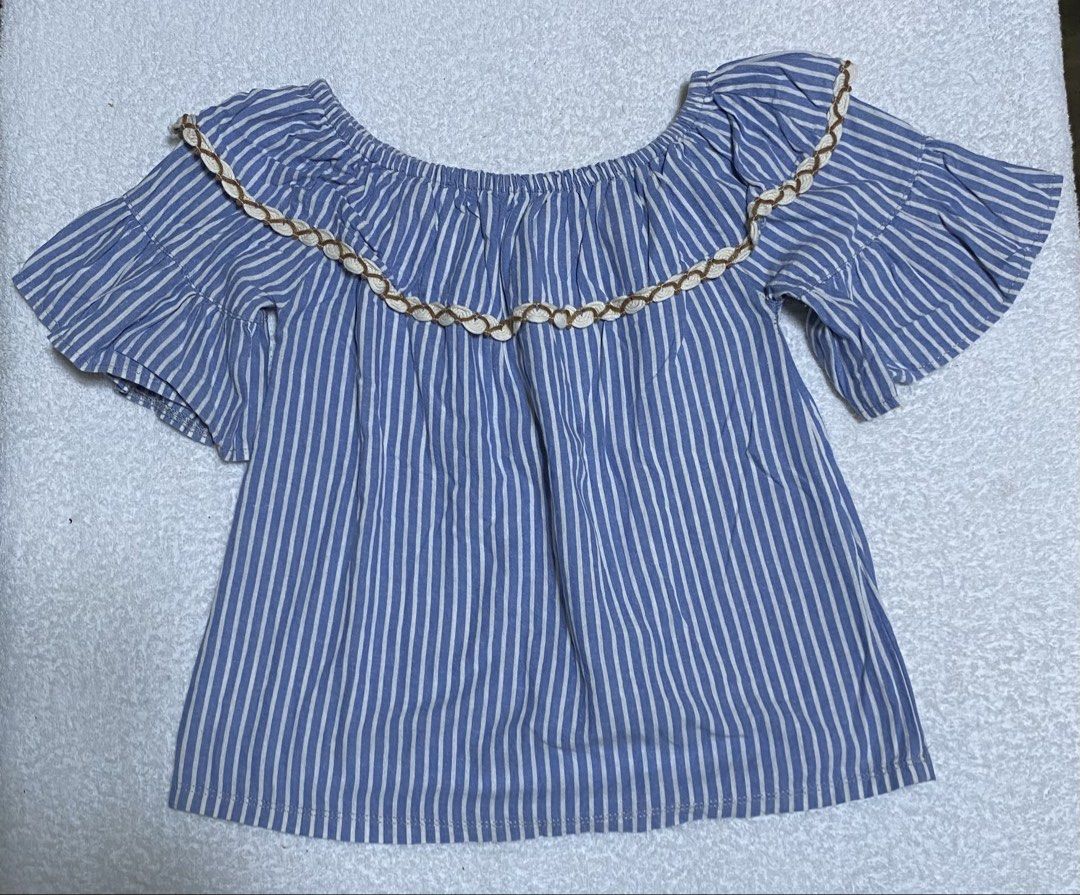 Blouse of sabrina type (Category: Babies & Kids Fashion) located in Morong. Submitted by fcjonline528 (Listing ID 1469451028, Image 1). Description: This is preloved but it is only used once then natabi na sa tabihan ng damit.
