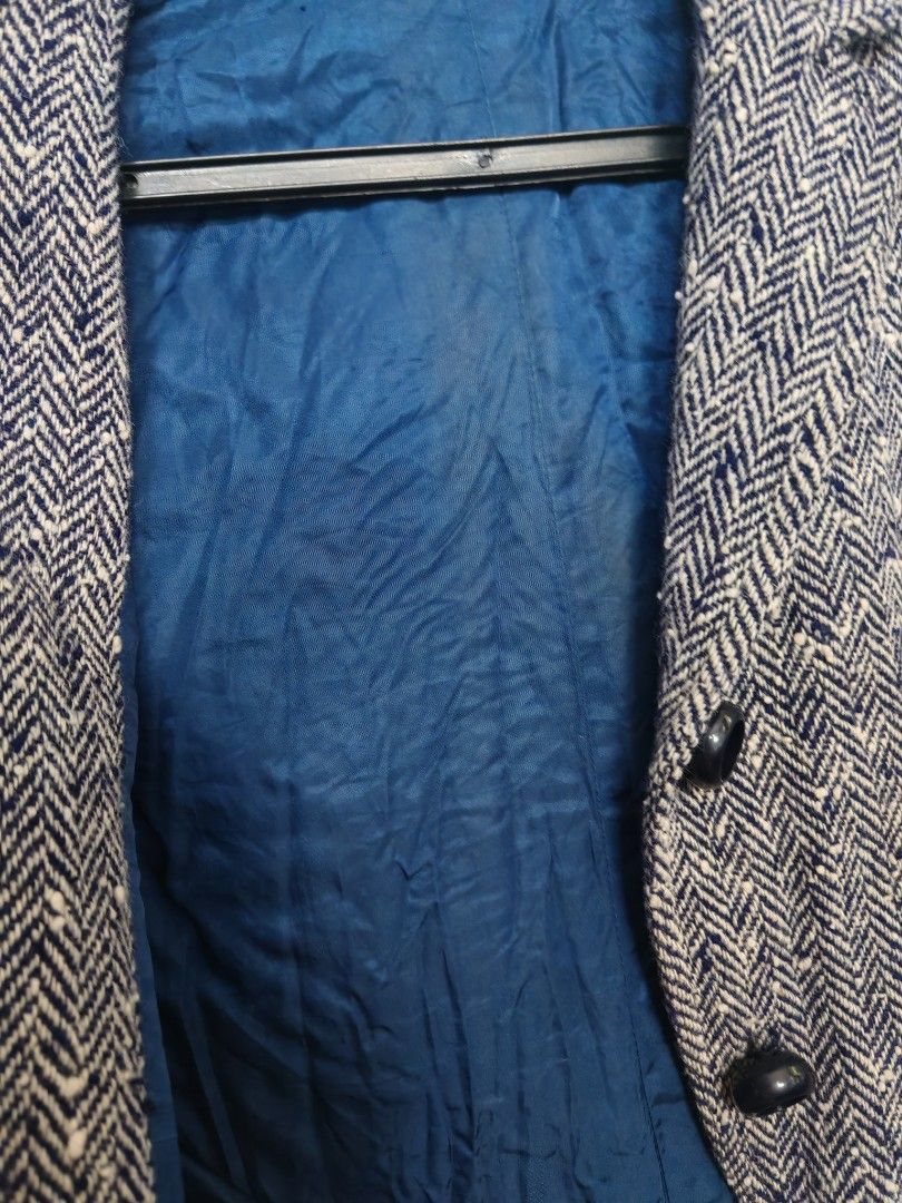 Blue and White Herringbone Cropped Blazer Jacket (Category: Coats, Jackets and Outerwear) located in Paranaque City. Submitted by MLandCobyApple (Listing ID 1469443299, Image 2). Description: - Navy blue and white herringbone tweed cropped blazer - Classic lapel collar with 2 front buttons and flap pockets - Structured shoulders with a short, boxy fit - Fully lined in vibrant royal blue fabric - Ideal for office wear and smart casual layering.