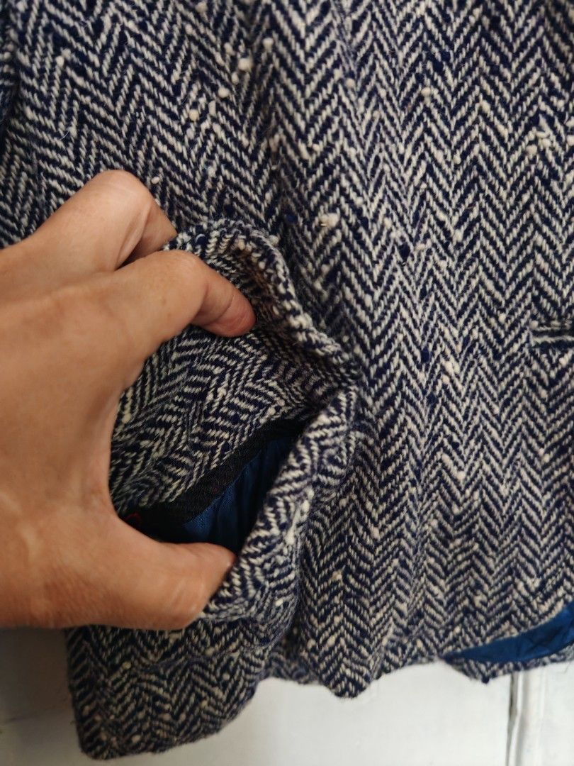 Blue and White Herringbone Cropped Blazer Jacket (Category: Coats, Jackets and Outerwear) located in Paranaque City. Submitted by MLandCobyApple (Listing ID 1469443299, Image 3). Description: - Navy blue and white herringbone tweed cropped blazer - Classic lapel collar with 2 front buttons and flap pockets - Structured shoulders with a short, boxy fit - Fully lined in vibrant royal blue fabric - Ideal for office wear and smart casual layering.