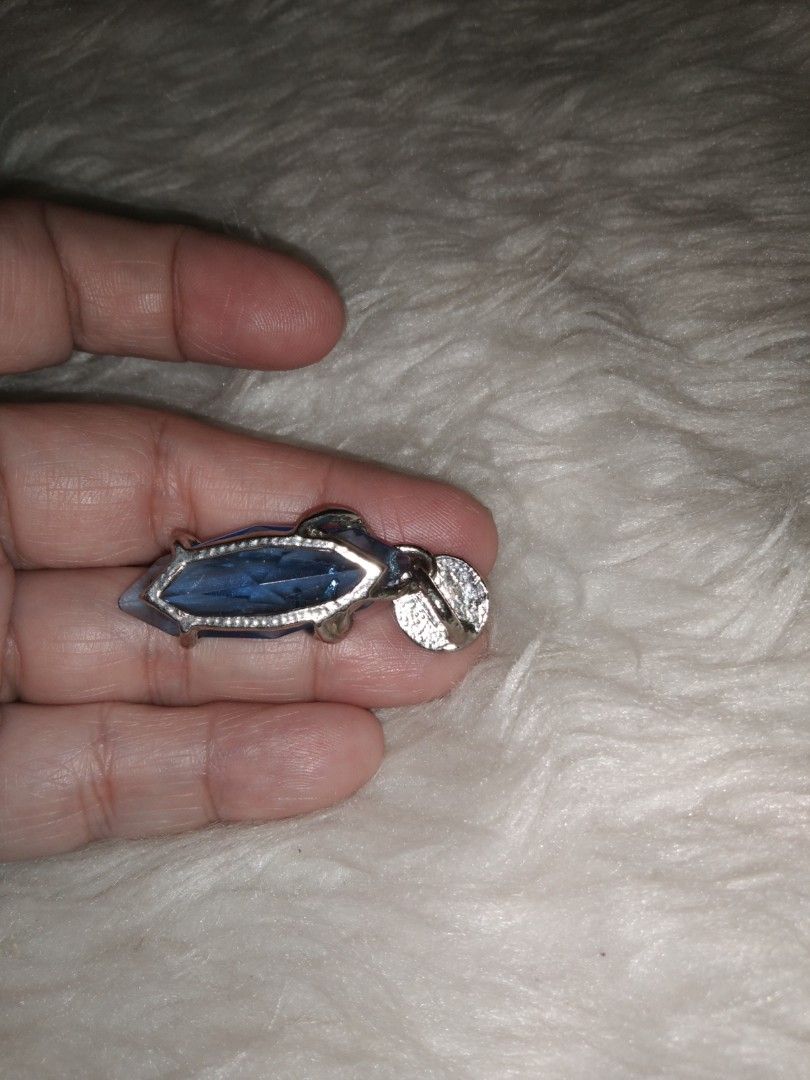 Blue stone pendant (Category: Necklaces) located in Quezon City. Submitted by eidorableshop (Listing ID 1469395975, Image 2). Description: .