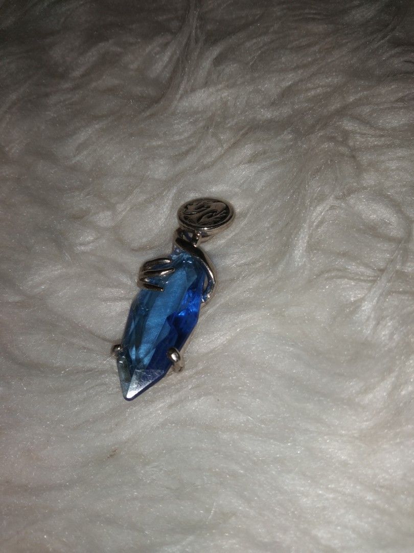 Blue stone pendant (Category: Necklaces) located in Quezon City. Submitted by eidorableshop (Listing ID 1469395975, Image 1). Description: .