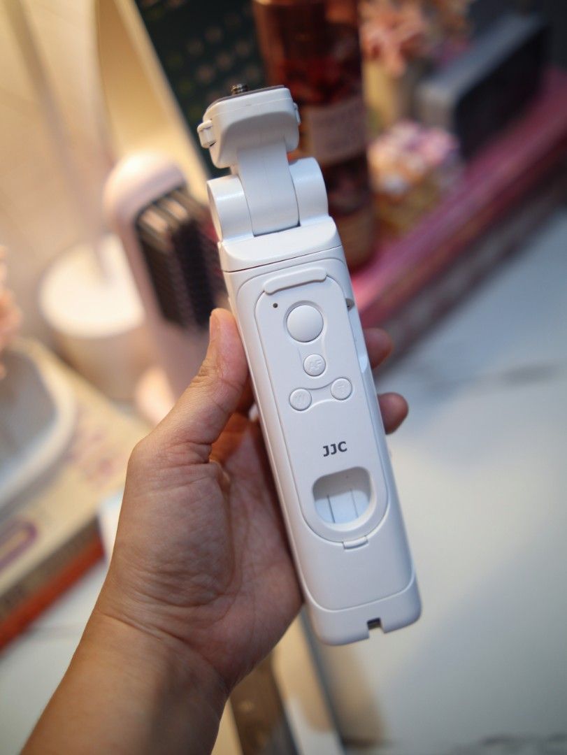 BLUETOOTH TRIPOD WITH REMOTE (Category: Tripods & Monopods) located in Marikina City. Submitted by iamnicolefaller (Listing ID 1469424954, Image 3). Description: JJC Bluetooth Tripod With Remote Bought at 💙app Selling for only Php 999!!!!! Originally bought for 1.9k (currently at 2k selling price) Used as tripod a few times. Di ko nagagamit ung bluetooth nya. But works naman. As Good as new pa. RFS: Impluse buy Mop: BPI, Gcash Shipping via Lala,