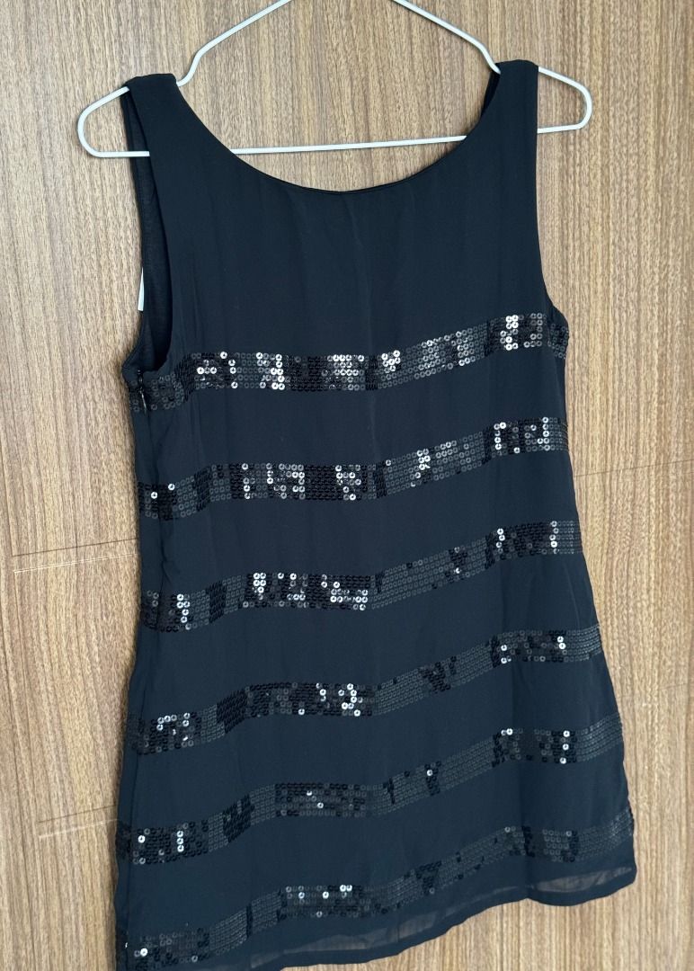BNEW LE SOUK Japan Premium Black Sequin Stripe Top (NWT) (Category: Sleeveless) located in Muntinlupa City. Submitted by animuni (Listing ID 1469417474, Image 2). Description: ✈️🇯🇵 SHOP POLICY: - All items in my shop are 100% authentic and hand-carried directly from Japan! ✨ Brand New with Tags (BNEW / NWT) ✨ Authentic premium boutique brand from Tokyo, Japan: LE SOUK (by Flandre Minamiaoyama). ✨ Original retail price: ¥8,190 JPY (Around ₱3,100