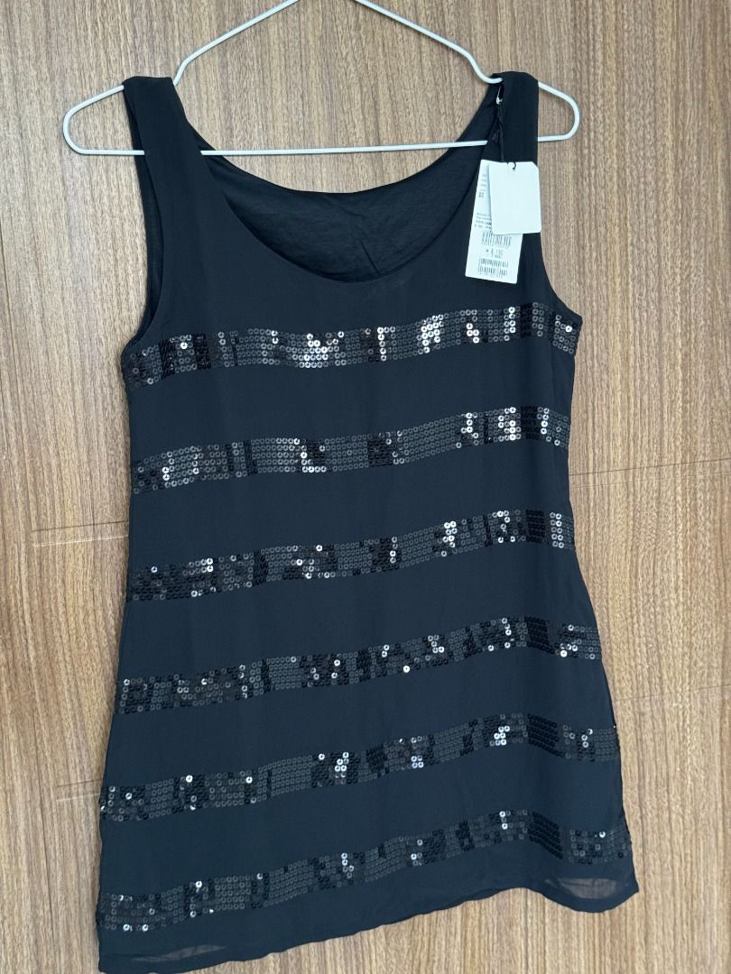 BNEW LE SOUK Japan Premium Black Sequin Stripe Top (NWT) (Category: Sleeveless) located in Muntinlupa City. Submitted by animuni (Listing ID 1469417474, Image 1). Description: ✈️🇯🇵 SHOP POLICY: - All items in my shop are 100% authentic and hand-carried directly from Japan! ✨ Brand New with Tags (BNEW / NWT) ✨ Authentic premium boutique brand from Tokyo, Japan: LE SOUK (by Flandre Minamiaoyama). ✨ Original retail price: ¥8,190 JPY (Around ₱3,100