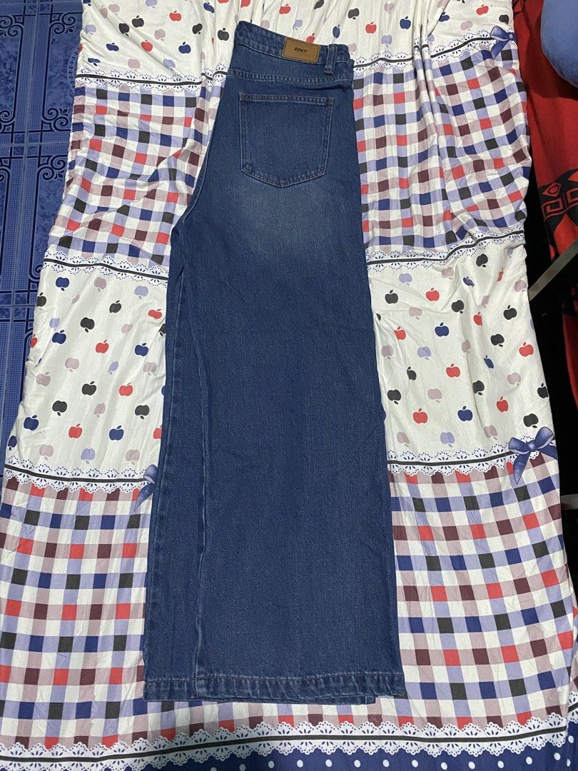 Bny baggy pants (Category: Jeans) located in Mandaluyong City. Submitted by thrift-tripper2005 (Listing ID 1469514723, Image 3). Description: Used once Size 32 Length 41 Leghole 12.