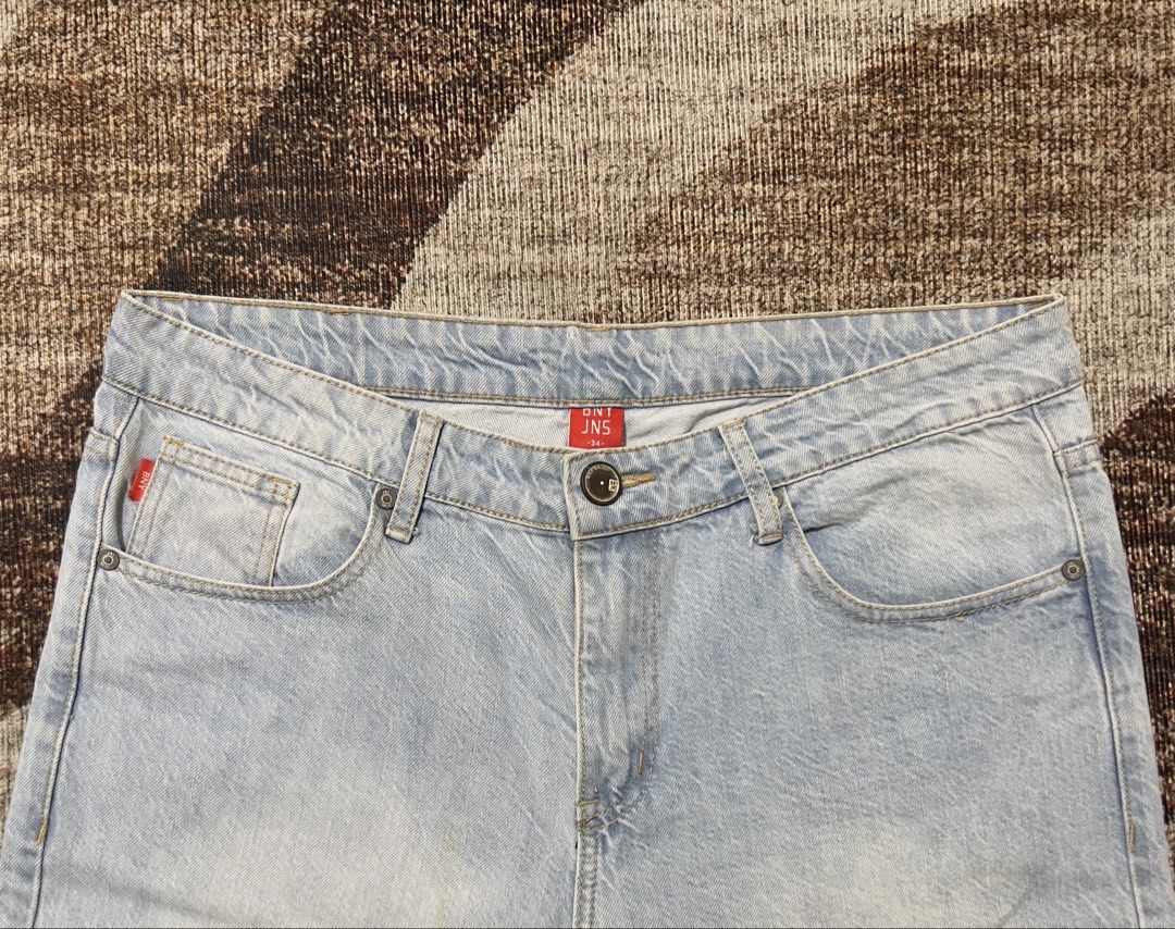 BNY Denim Shorts (Category: Shorts) located in Rizal. Submitted by ithriftph_ (Listing ID 1469509601, Image 2). Description: 🔻 Details 🔻 BNY Denim Shorts Light washed colorway Good as new pa Waistline: 34" Length: 19.5" Leg hole: 10" Color rate: 10/10 Condition: 10/10 No issue Price: 400 pesos Reminders: Color may vary due to lighting and your screen resolution. Note: Ready to wear (already washed) Mode of Payment: 📌 Gcash 📌 Maribank .