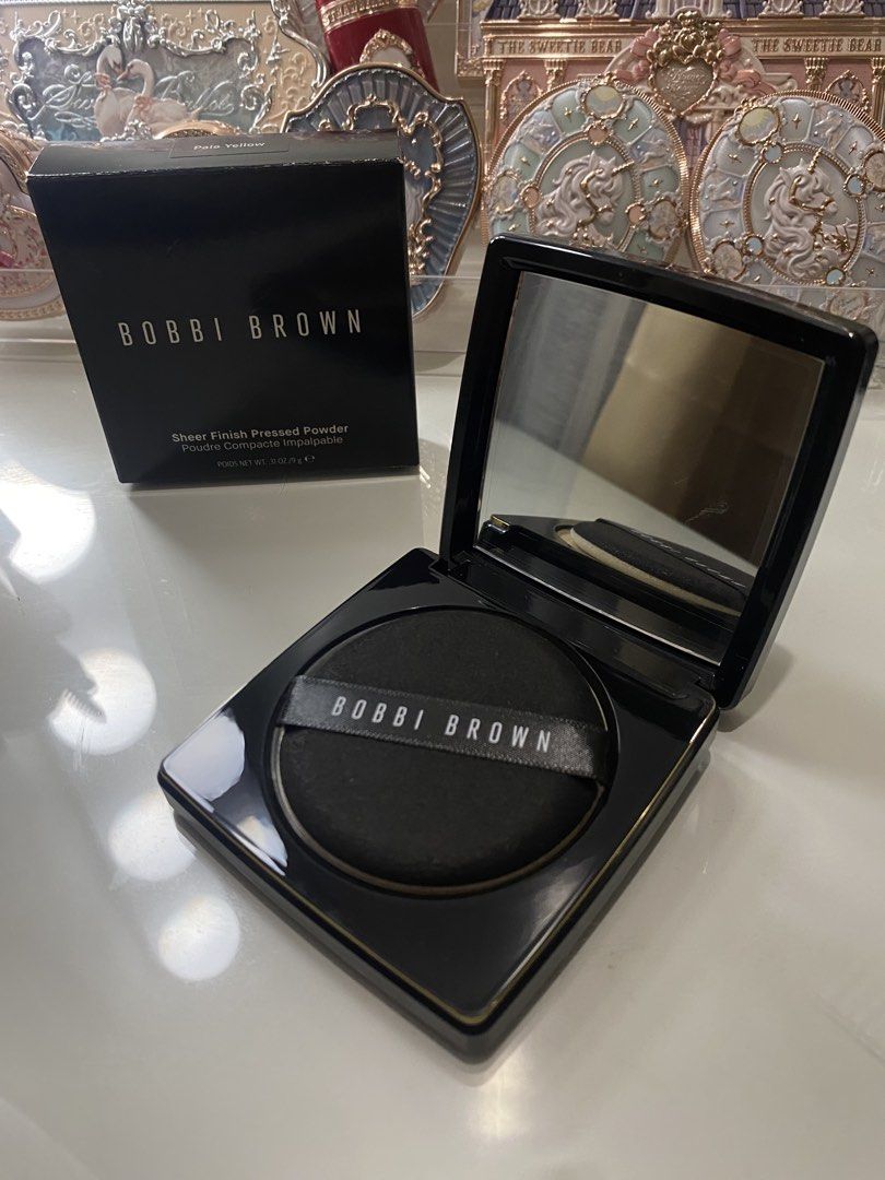 Bobbi Brown Sheer Finish Pressed Powder (Category: Makeup) located in Makati City. Submitted by hettaisobel (Listing ID 1469527379, Image 2). Description: SRP: 2,950 (Authentic) Location: Bacoor | Rockwell Makati SF shoulder by buyer.
