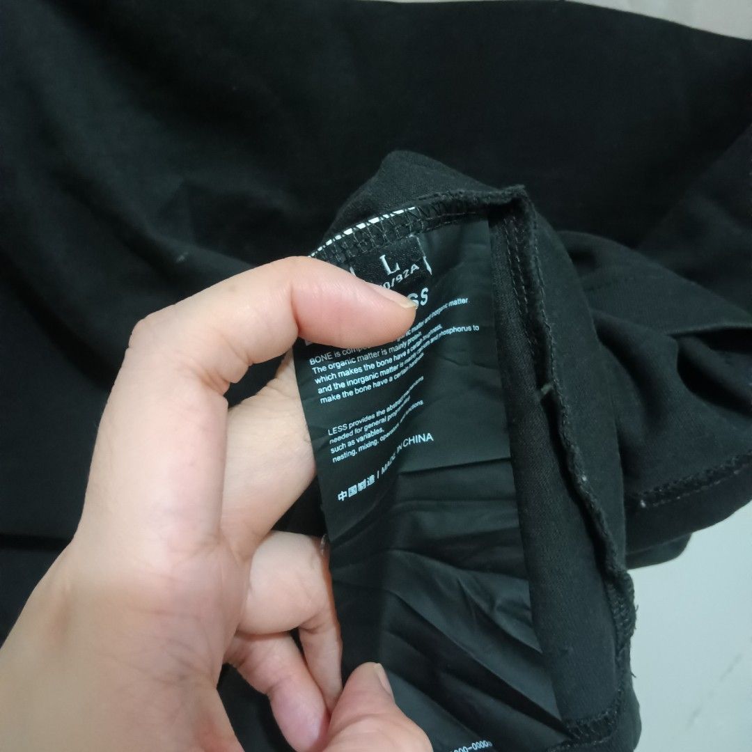 BONELESS Big B Logo Shirt (Category: Tshirts & Polo Shirts ) located in Caloocan City. Submitted by jaychingsss (Listing ID 1469498766, Image 2). Description: Boneless B Logo Shirt - 120 24x29 Color Rate: 9.5/10 Heavy Cotton With Washtag, Cut Necktag Minor issue: may pinhole NEED WASH.