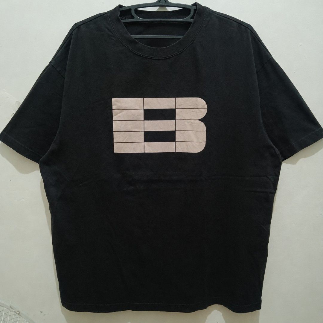 BONELESS Big B Logo Shirt (Category: Tshirts & Polo Shirts ) located in Caloocan City. Submitted by jaychingsss (Listing ID 1469498766, Image 1). Description: Boneless B Logo Shirt - 120 24x29 Color Rate: 9.5/10 Heavy Cotton With Washtag, Cut Necktag Minor issue: may pinhole NEED WASH.
