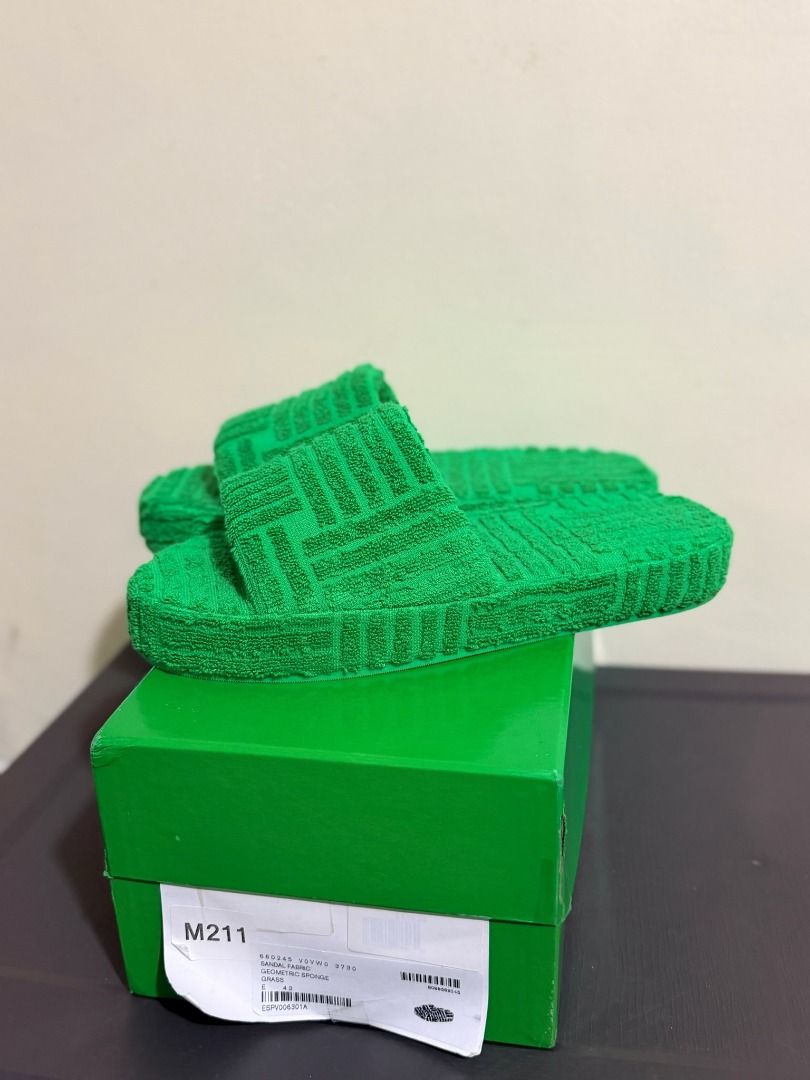 Bottega Veneta Resort Sponge Slide Grass (Category: Slippers & Slides) located in Baguio. Submitted by snkr.essence (Listing ID 1469416311, Image 1). Description: Bottega Veneta Resort Sponge Slide Grass Size: EU 43 US 10 Condition: NEW Inclusions: OG Box, Dust Bag Price: ₱11,500 Check us out on: IG: snkr.essence Carousell: snkr.essence 🚚 📦Shipping Thru J&T (₱200 SF) 📍Baguio City - 2600.