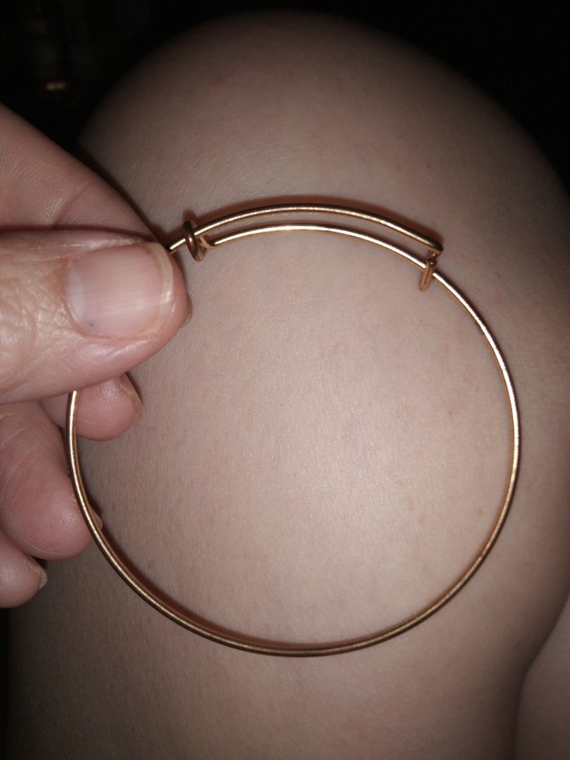 Bracelet bangle non tarnish (Category: Bracelets) located in Quezon City. Submitted by eidorableshop (Listing ID 1469505248, Image 3). Description: .