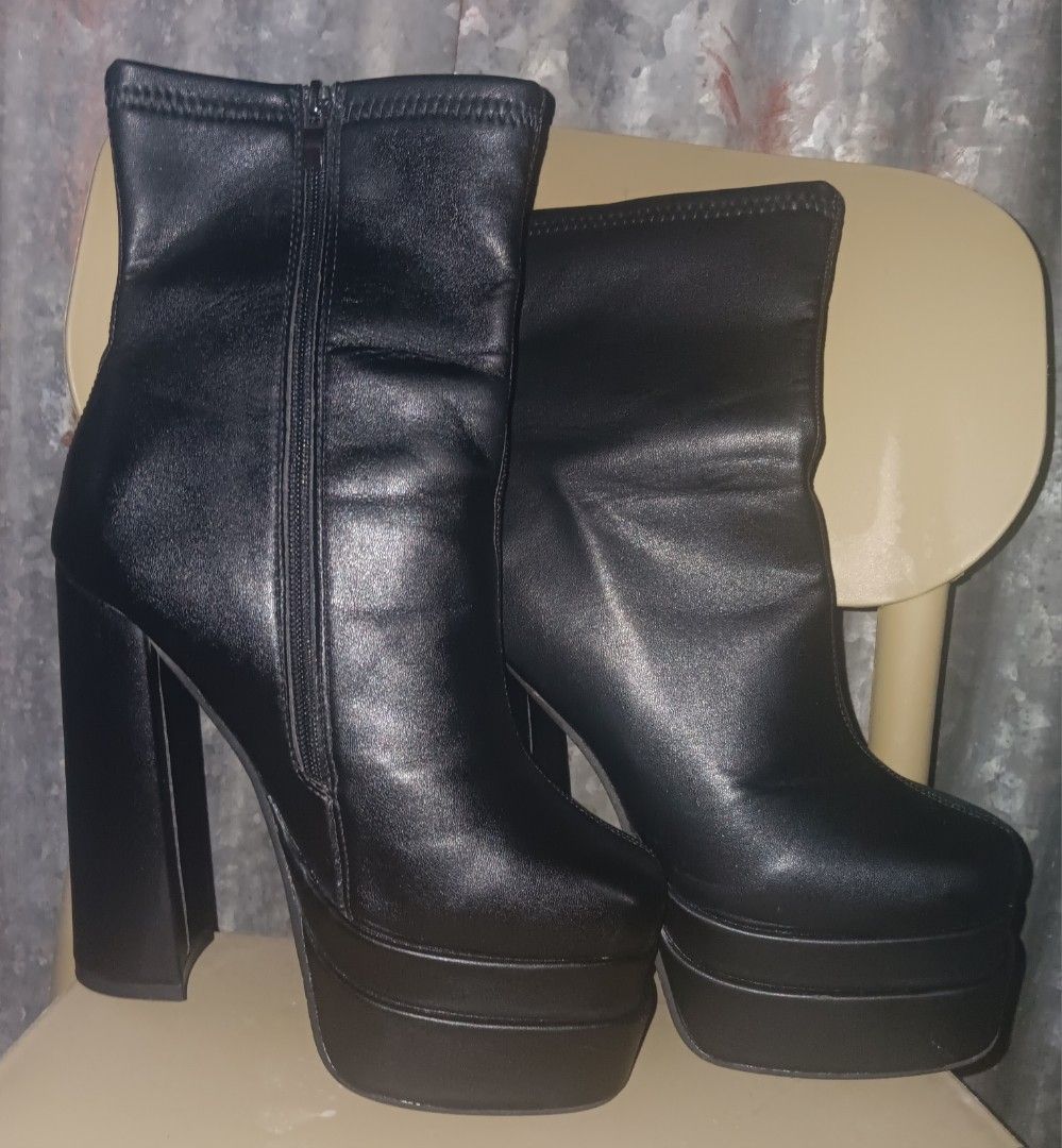Bratz-inspired/Y2k/Grunge Chunky Black Platform Boots (Category: Boots) located in Baguio. Submitted by jiji_clutter (Listing ID 1469544218, Image 3). Description: ♡ Manage expectations please, worn twice po but overall excellent condition ♡ --> orig. from the 🍊 app Size: 40 FLP: 1000 (+SF/ +HF pag sa Baguio or La Trinidad) Pwede rin po siya for thicker calves! (mildew in photo now removed from shoe).
