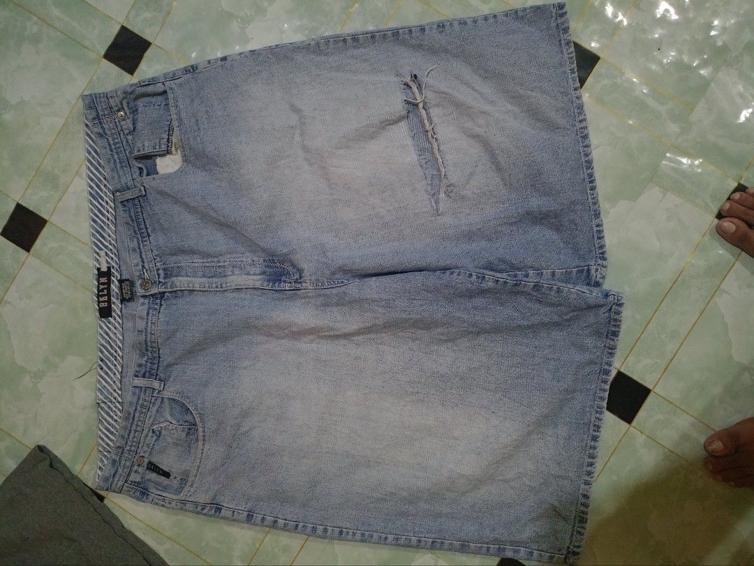 Brooklyn Xpress Denim Shorts Size 48 (Category: Shorts) located in General Mariano Alvarez. Submitted by markaj1699 (Listing ID 1469428524, Image 1). Description: - Brand: Brooklyn Xpress - Size: 48 - Material: 100% Cotton - Color: Light blue wash - Fit: Relaxed fit streetwear piece - Details: Heavy distressing on front right leg, stylish striped inner waistband lining, multiple functional pockets, branded tag on coin pocket - Condition: Clean in