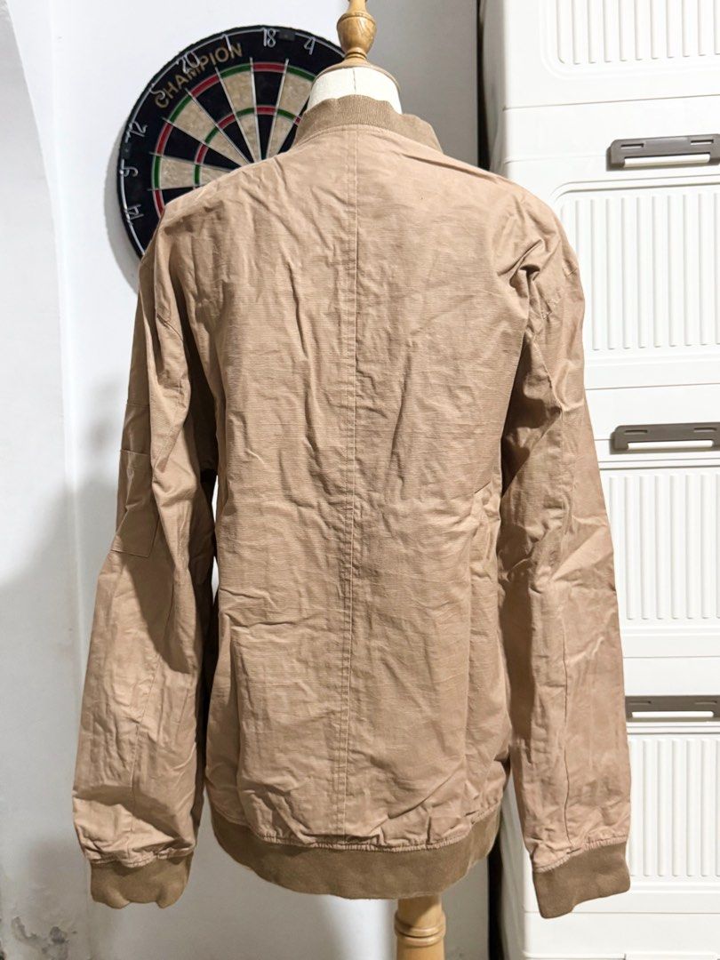 Brown Cargo Jacket (Category: Coats, Jackets and Outerwear) located in Manila. Submitted by thechobecloset (Listing ID 1469522693, Image 3). Description: FIX PRICE Size: M-L Thrifted.