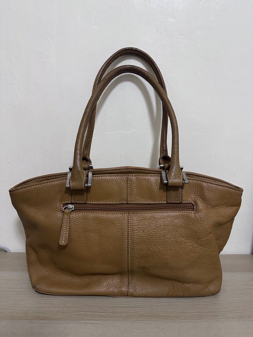 Brown Leather Bag (Category: Shoulder Bags) located in Valenzuela. Submitted by sseousinnn (Listing ID 1469516824, Image 2). Description: only flaws are the stains in front.