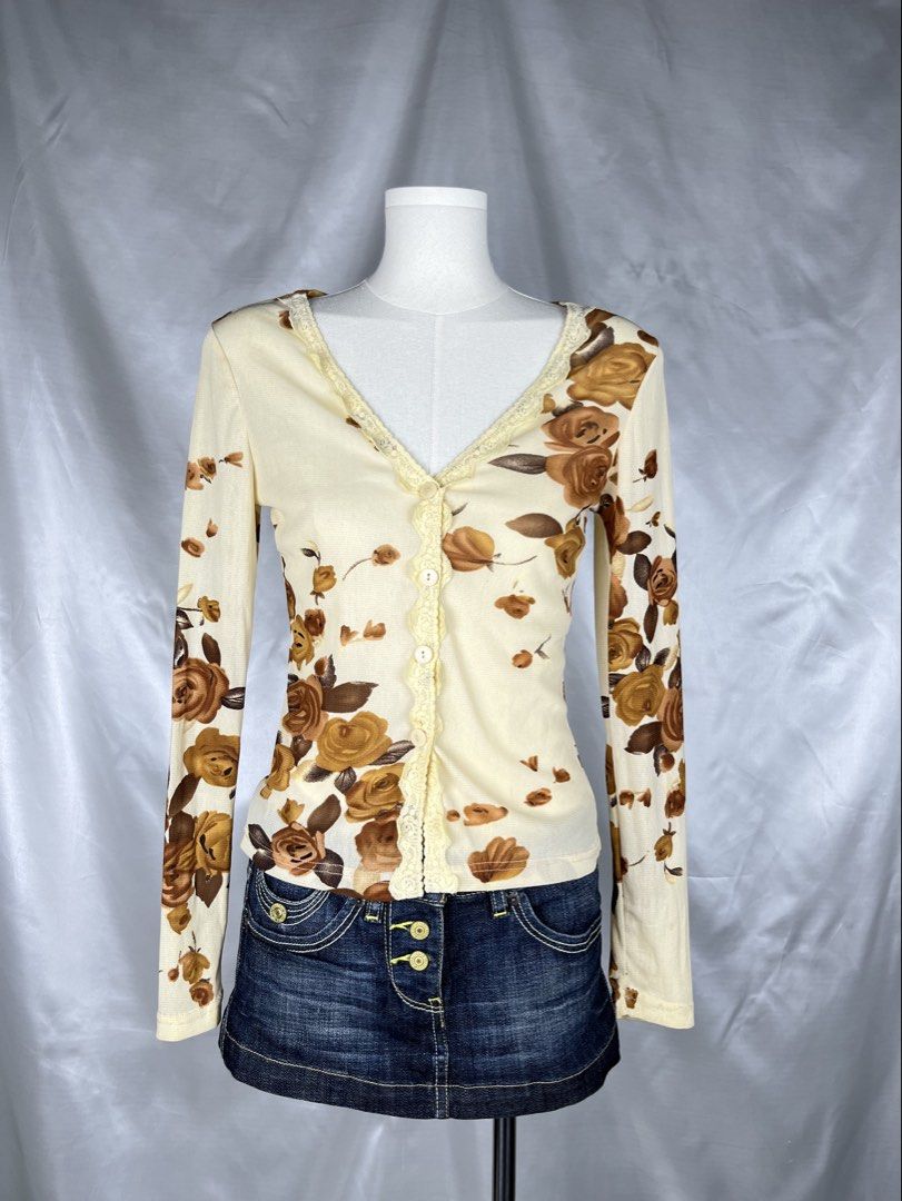 Brown Rose Lace Top (Category: Others Tops) located in Polomolok. Submitted by allisthriftsph (Listing ID 1469520595, Image 1). Description: .